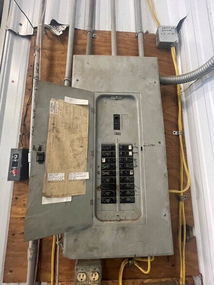 More Photos Of 247 Tioga St, Wellsboro Auto Repair For Lease