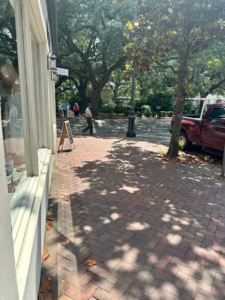 More Photos Of 110-118 Bull St, Savannah Storefront Retail Office For Lease