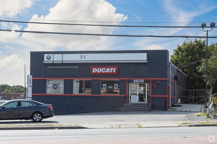 More Photos Of 2070 Jericho Tpke, New Hyde Park Auto Repair For Lease