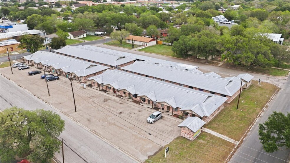 Primary Photo Of 1400 N Saint Marys St, Beeville Apartments For Sale