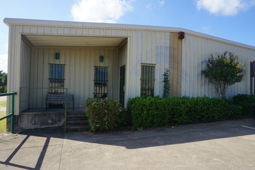 More Photos Of 902 Kck Way, Cedar Hill Distribution For Sale