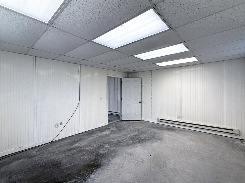 More Photos Of 875 Enterprise Ave, Galesburg Industrial For Sale