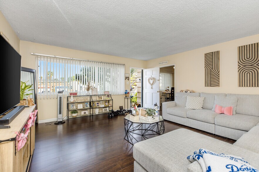 More Photos Of 1021 W 14th St, San Pedro Apartments For Sale