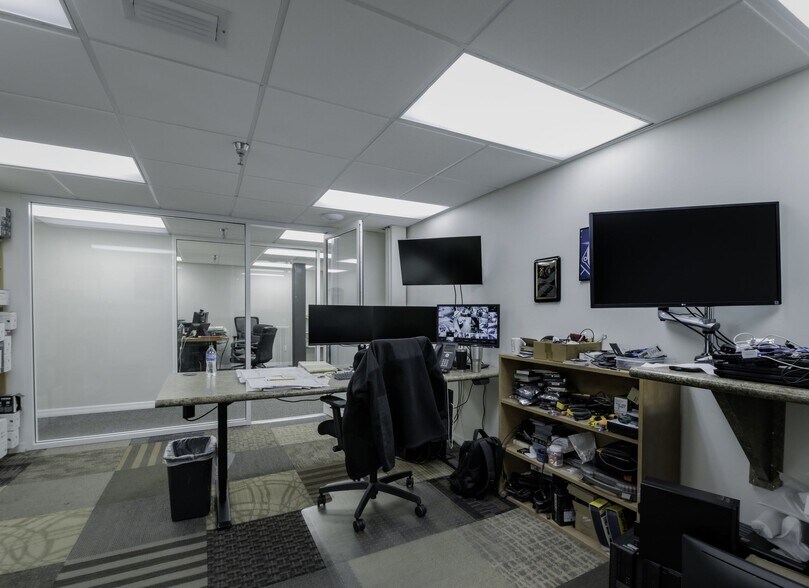 More Photos Of 4677 118th Ave N, Clearwater Manufacturing For Sale