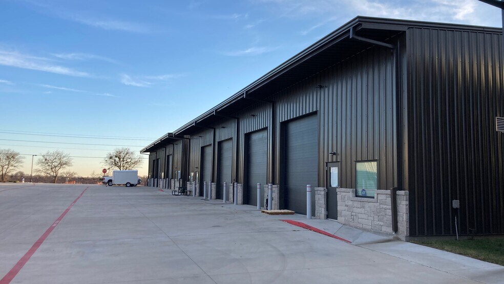 More Photos Of 1922 Choate Pky, Celina Warehouse For Lease