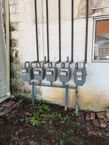 More Photos Of 346 N Main St, New Martinsville General Retail For Sale