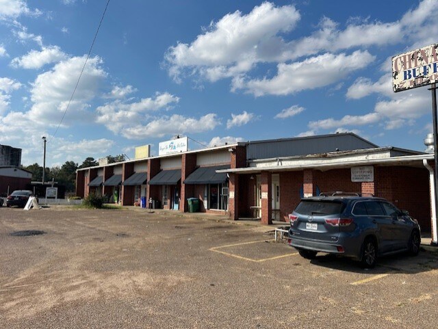 More Photos Of 1575 Jerry Clower Blvd, Yazoo City Storefront For Sale