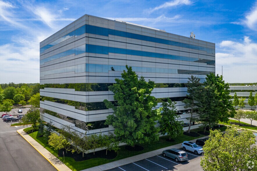 More Photos Of 6000 Midlantic Dr, Mount Laurel Office For Lease