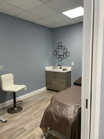 More Photos Of 269 Bloomfield Ave, Verona Freestanding For Sale