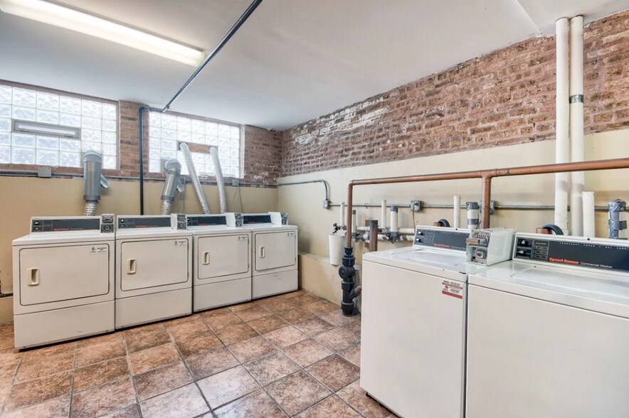 More Photos Of 6351 N Lakewood Ave, Chicago Apartments For Sale
