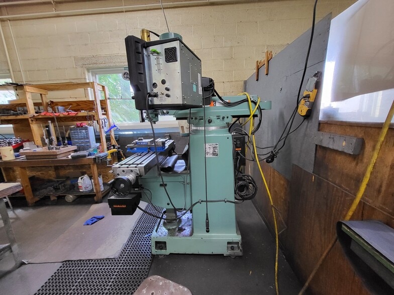 More Photos Of 15321 W Eleven Mile Rd, Oak Park Manufacturing For Sale