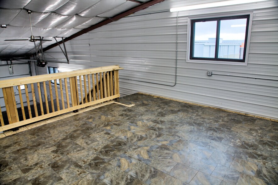 More Photos Of 560-580 Ames St, Lakewood Industrial For Sale