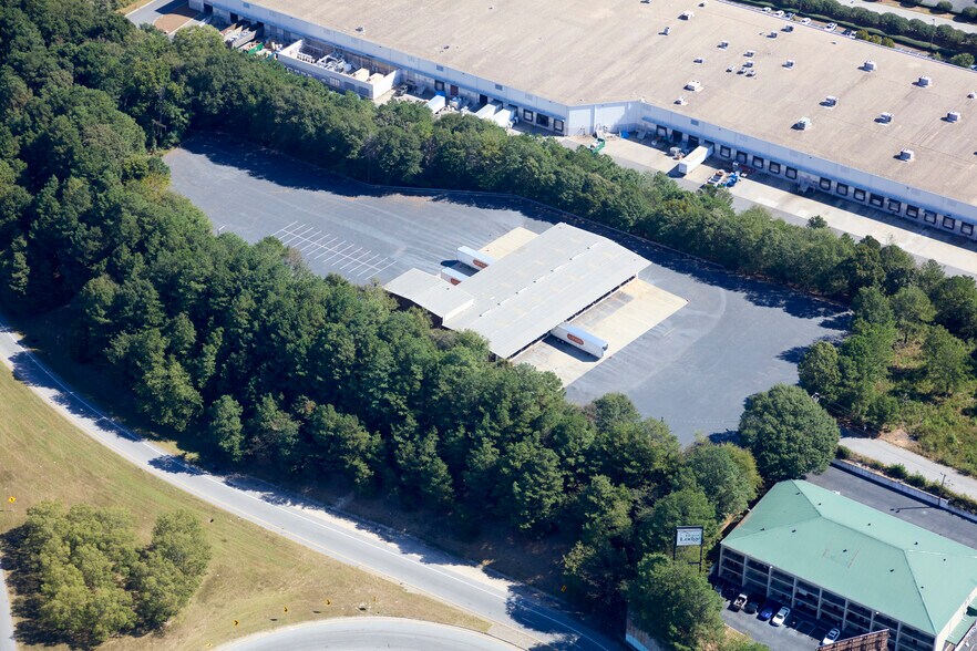 More Photos Of 4490 Conrad Ave, Forest Park Truck Terminal For Lease