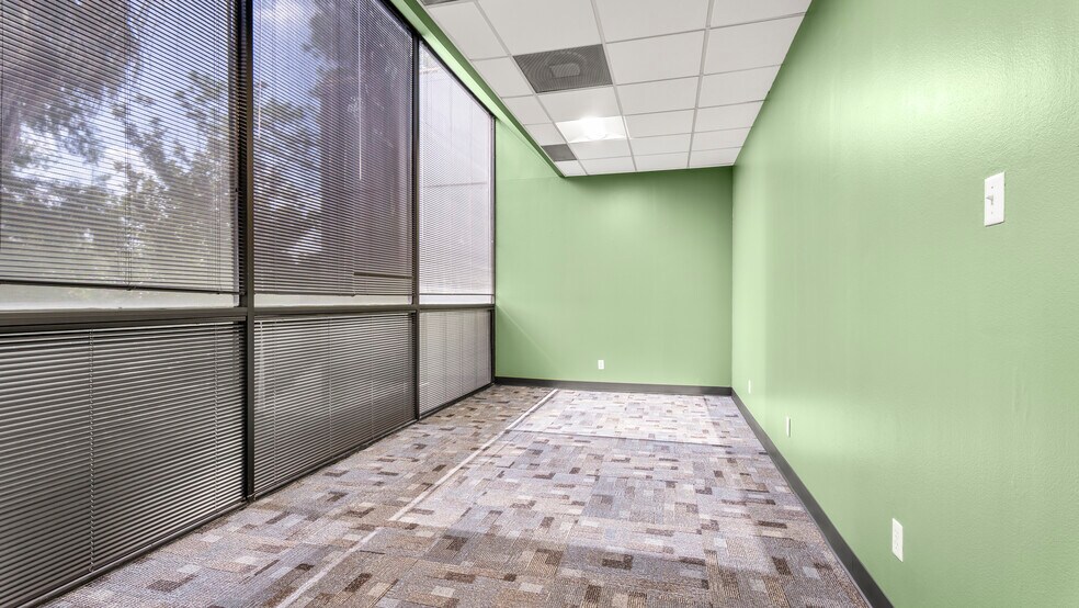 More Photos Of 800 W Sam Houston Pky S, Houston Office For Lease