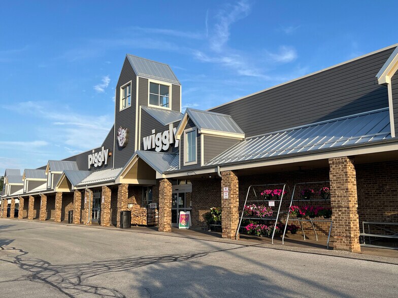 More Photos Of 6103 W Mequon Rd, Mequon Unknown For Lease