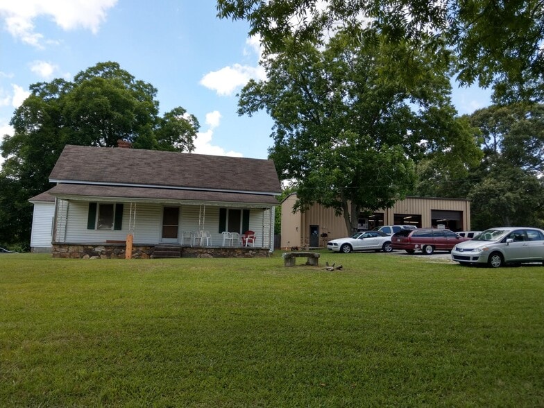More Photos Of 8400 Villa Rica Hwy, Villa Rica Auto Repair For Lease