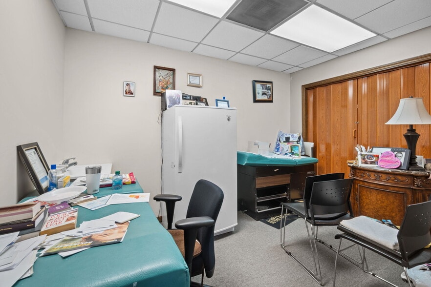 More Photos Of 7107 W Belmont Ave, Chicago Medical For Lease