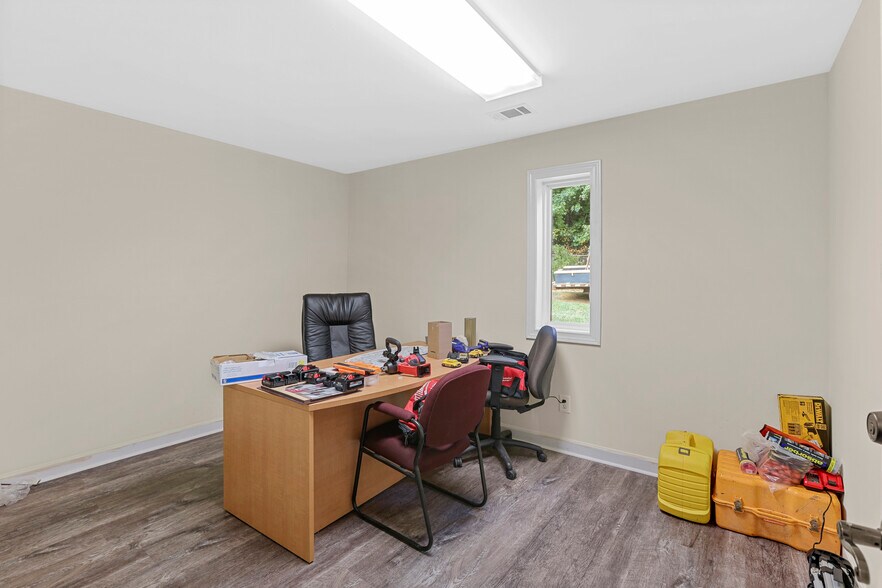 More Photos Of 477 Corinth Rd, Newnan Warehouse For Lease