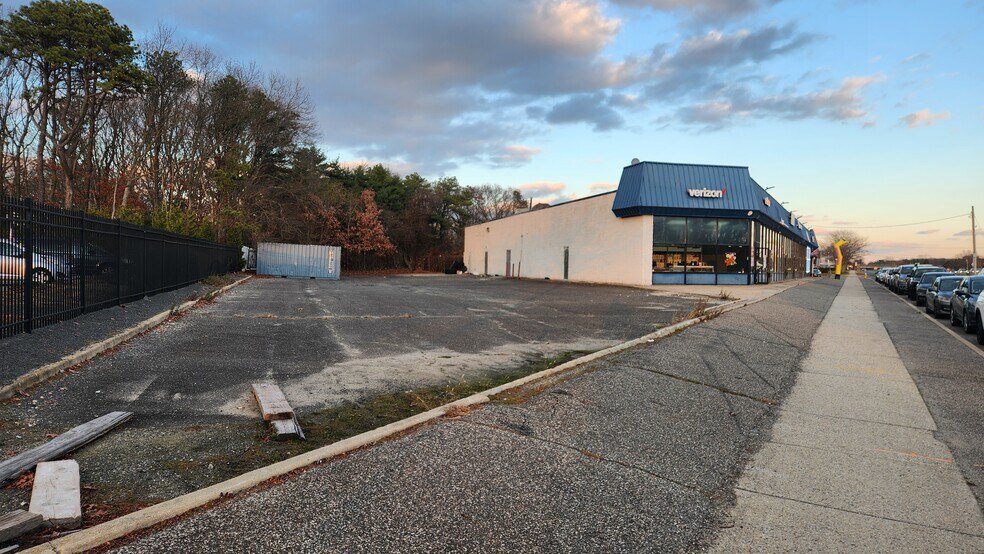 More Photos Of 4481-4517 Sunrise Hwy, Bohemia Storefront For Sale