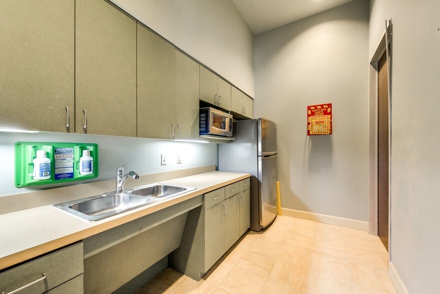 More Photos Of 7700 San Jacinto Pl, Plano Medical For Lease