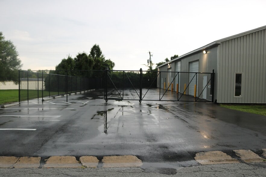 More Photos Of 13910 Century Ln, Grandview Warehouse For Lease