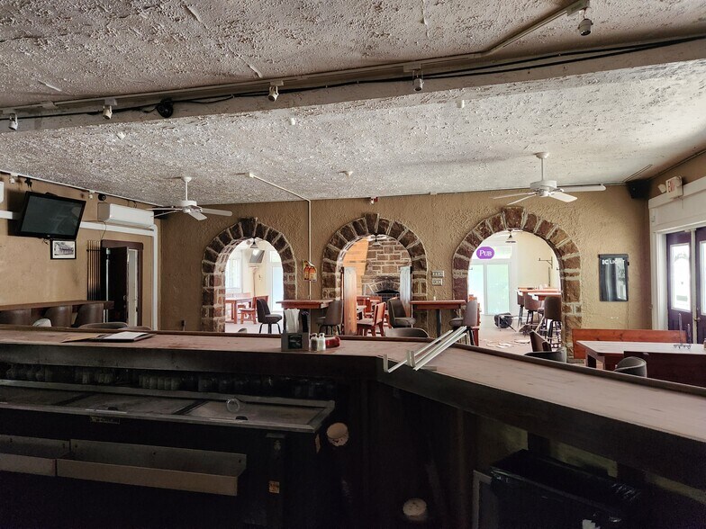 More Photos Of 1129 Lincoln Hwy, Laughlintown Restaurant For Sale