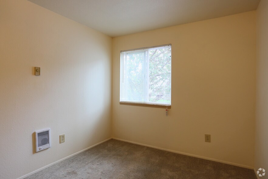 More Photos Of 805 NE Kane Dr, Gresham Apartments For Sale