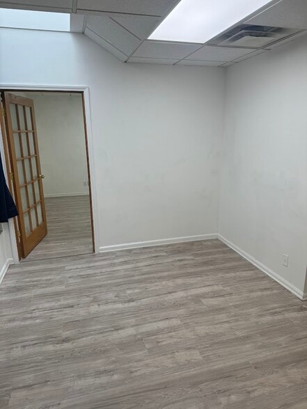 More Photos Of 16824-16828 Kercheval Pl, Grosse Pointe Freestanding For Lease