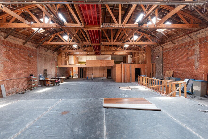 More Photos Of 5253 W Adams Blvd, Los Angeles Storefront Retail Office For Lease