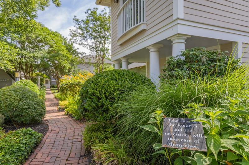 More Photos Of 65 Tavern Rd, Irvington Hotel For Sale