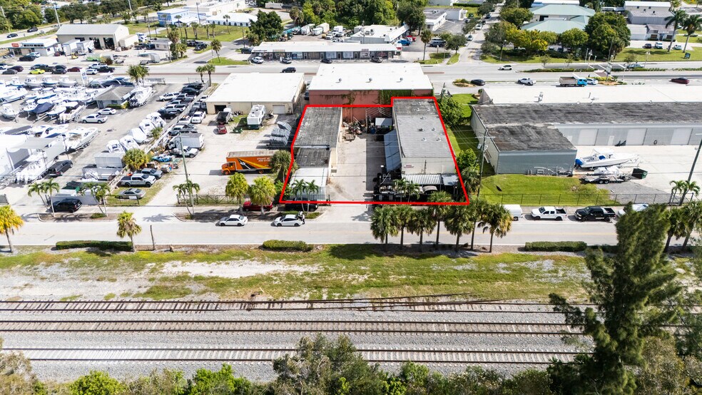 More Photos Of 3173 SE Railroad Ave, Stuart Service For Sale