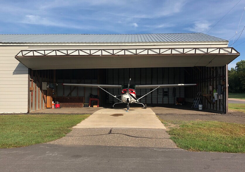 More Photos Of 5800 Crystal Airport Rd, Crystal Airplane Hangar For Sale