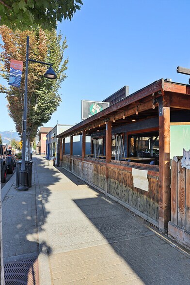 More Photos Of 216 W Steuben St, Cook General Retail For Sale