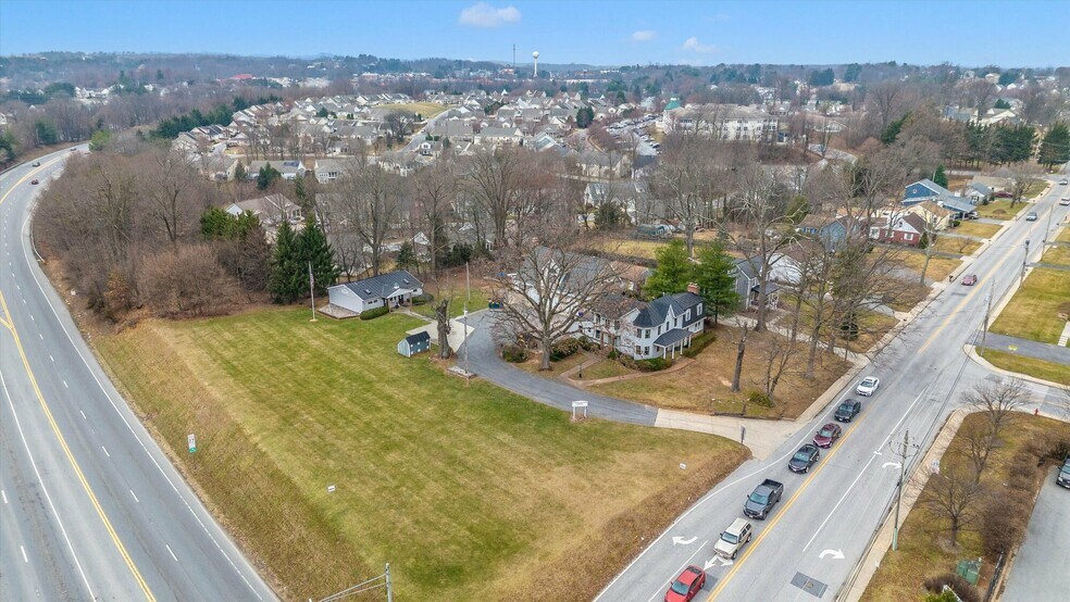 More Photos Of 806 Park Ave, Mount Airy Office For Sale