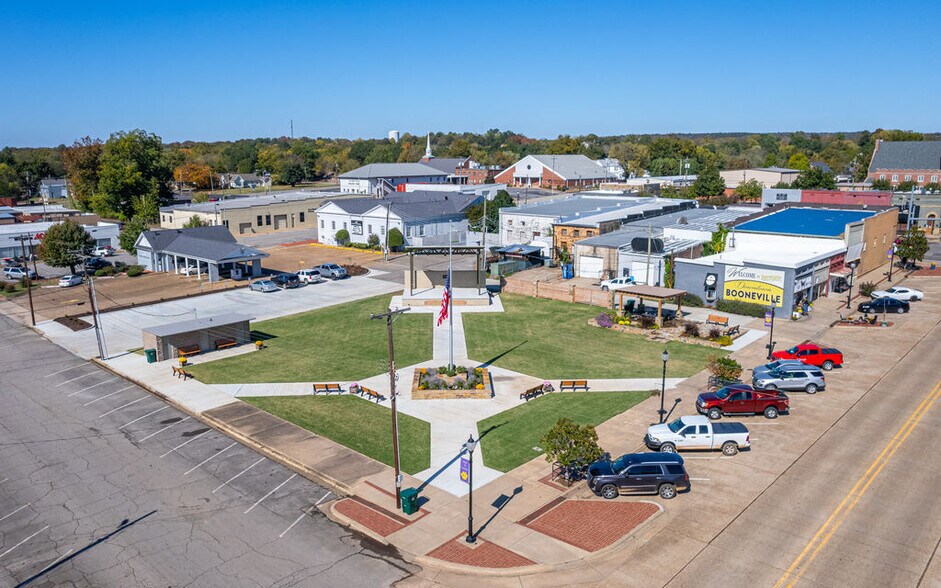 More Photos Of 155 N Broadway Ave, Booneville Storefront For Sale