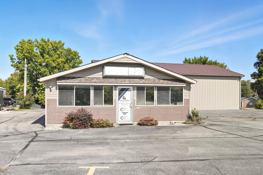 More Photos Of 635 E Business 30, Columbia City Showroom For Sale