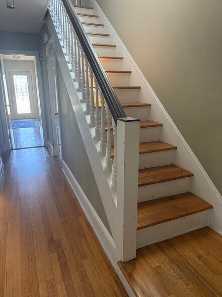 More Photos Of 156 N Ocean Ave, Patchogue Office For Sale