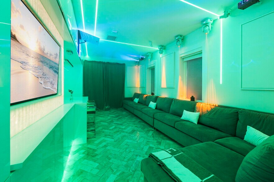 More Photos Of 124 11th St, Miami Beach Hotel For Sale