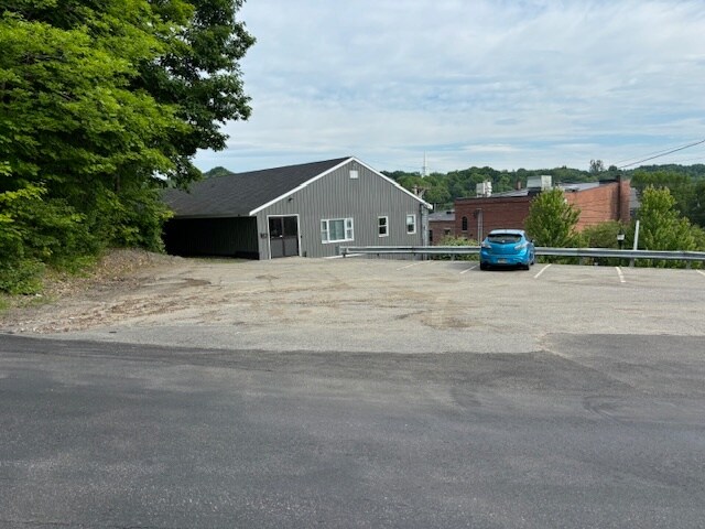 More Photos Of 45 Church St, Gardiner Light Distribution For Lease