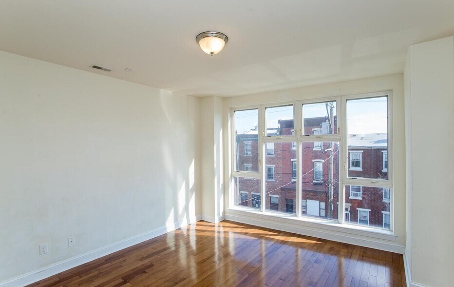 More Photos Of 1860 Frankford Ave, Philadelphia Storefront Retail Residential For Sale