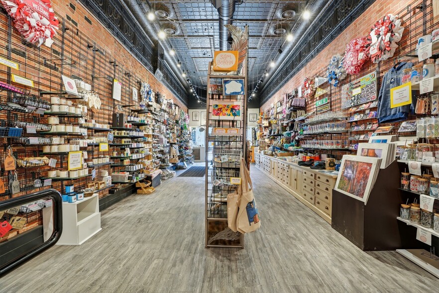 More Photos Of 409 S Main St, Rochester Storefront For Sale