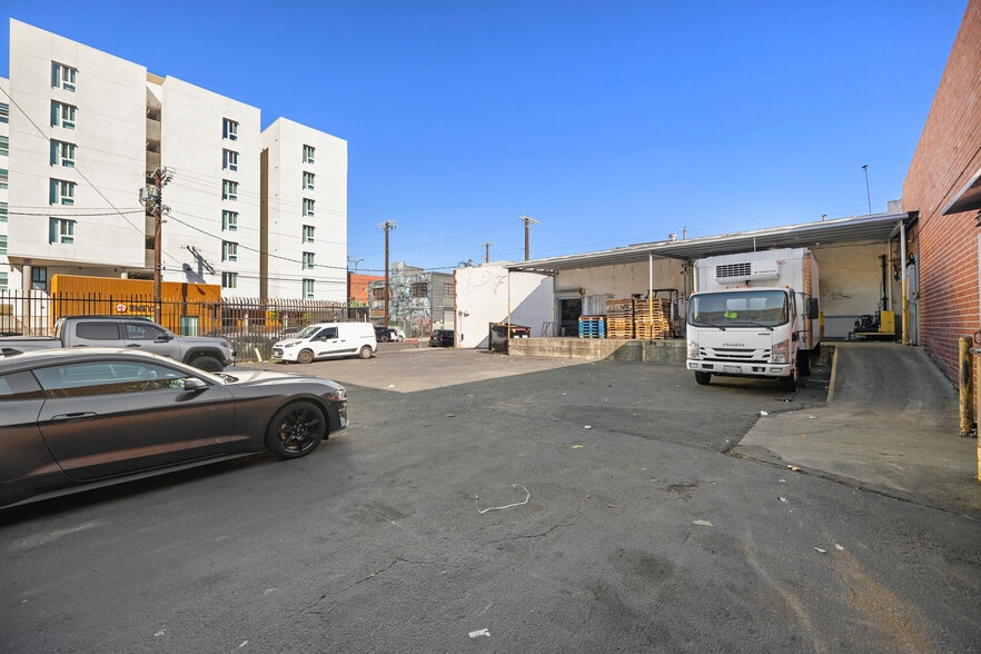 More Photos Of 410-414 Towne Ave, Los Angeles Warehouse For Sale