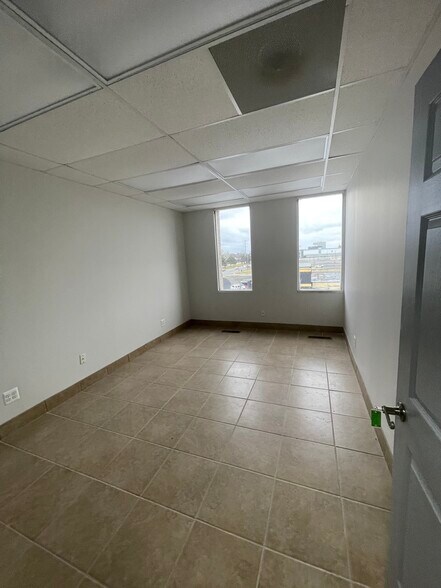 More Photos Of 14500 W 8 Mile Rd, Oak Park Office Residential For Sale