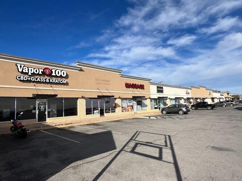 More Photos Of 1419-1501 N Main St, Altus Freestanding For Lease