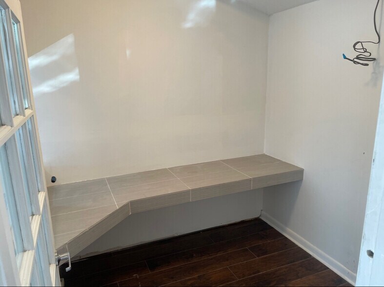 More Photos Of 1165 Cassat Ave, Jacksonville Auto Dealership For Lease