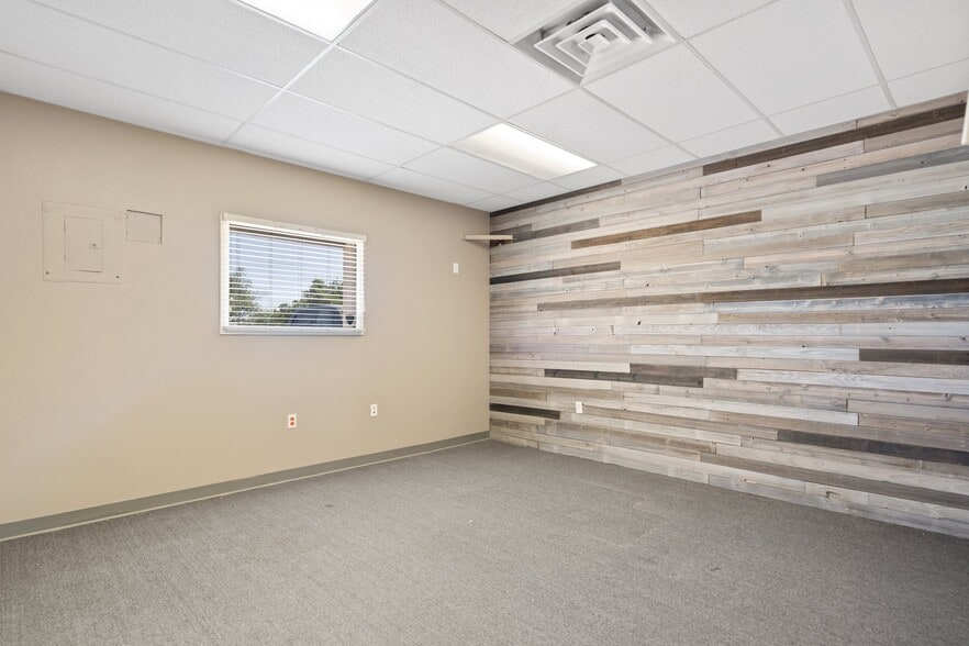 More Photos Of 707 County Line Rd, Palmer Lake Warehouse For Sale