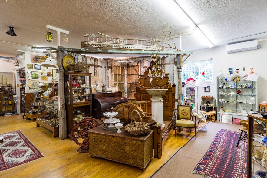 More Photos Of 802 Washington St, Port Townsend General Retail For Sale