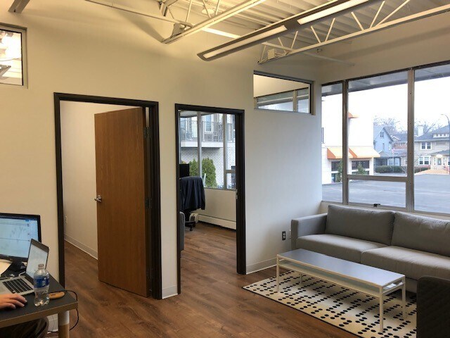 More Photos Of 920-970 E Maple Rd, Birmingham Office For Lease