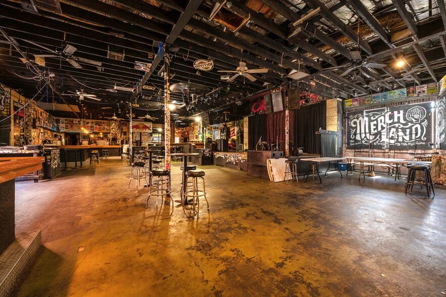 More Photos Of 1812 N 17th St, Tampa Bar For Lease