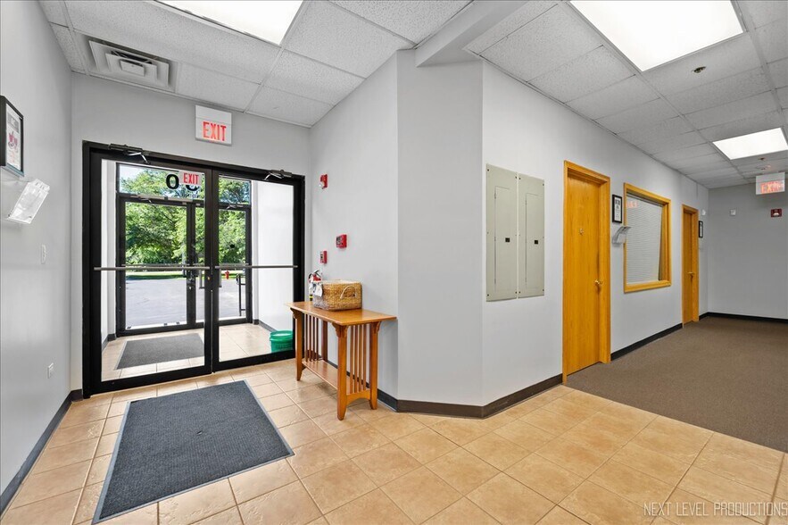 More Photos Of 850 W Bartlett Rd, Bartlett Medical For Sale